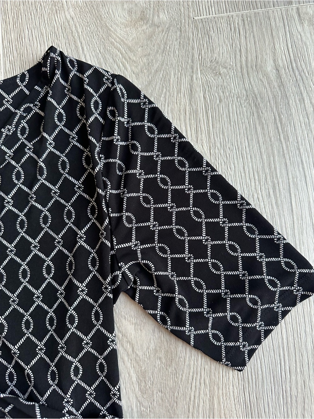 Motherhood Maternity Wrap Dress - Black & White Chain Pattern - Small - Picture 2 of 8